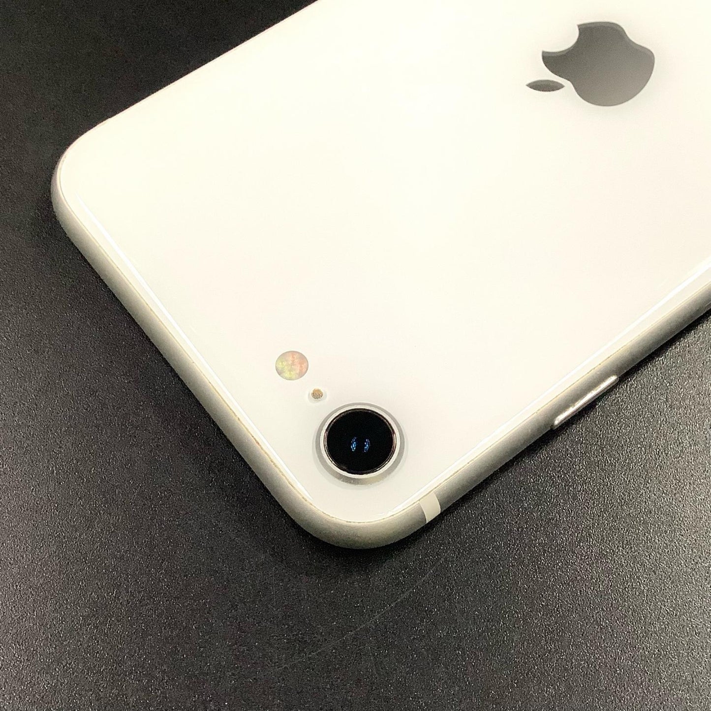 【全額返金保証】【最速発送】Apple iPhone iPhone SE（第2世代） 64GB ホワイト SIMフリー 白ロム 動作確認済 78%