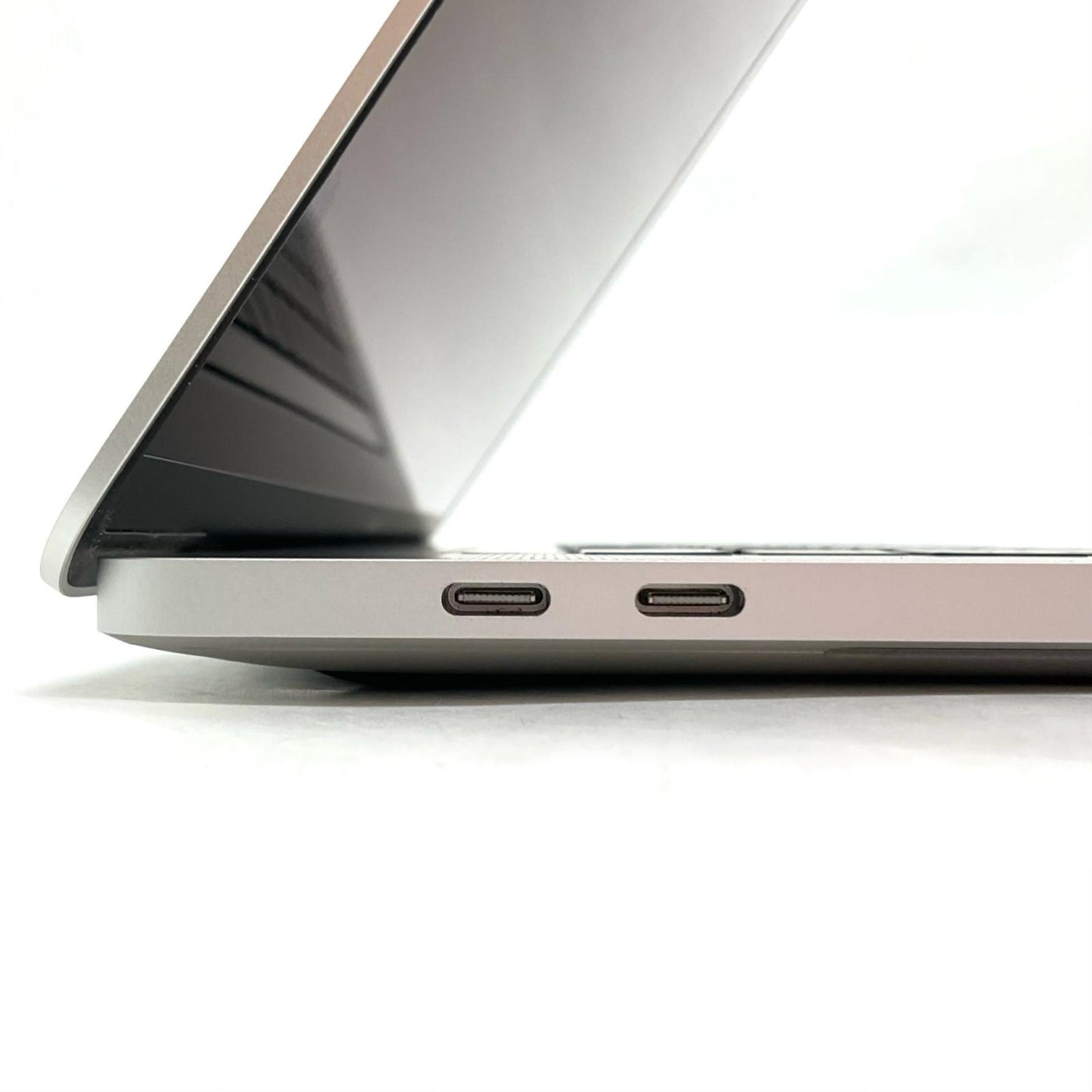 【全額返金保証】【最速発送】Apple MacBook Pro 16インチ 2019 2.3GHz 8コア Intel Core i9 16GB 1TB シルバー 美品 動作確認済
