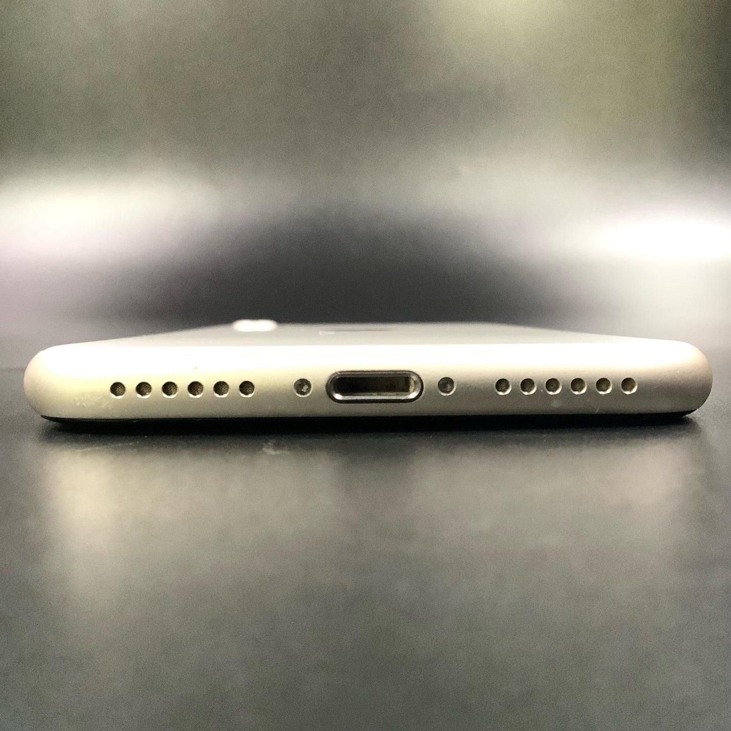 【全額返金保証】【最速発送】Apple iPhone iPhone SE (第3世代) 64GB Starlight au 白ロム 動作確認済 86%