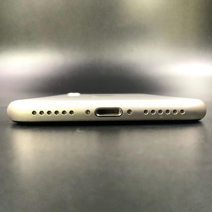 【全額返金保証】【最速発送】Apple iPhone iPhone SE (第3世代) 64GB Starlight au 白ロム 動作確認済 86%
