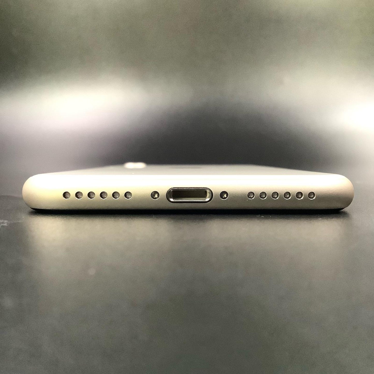 【全額返金保証】【最速発送】Apple iPhone iPhone SE (第3世代) 64GB Starlight au 白ロム 動作確認済 100%