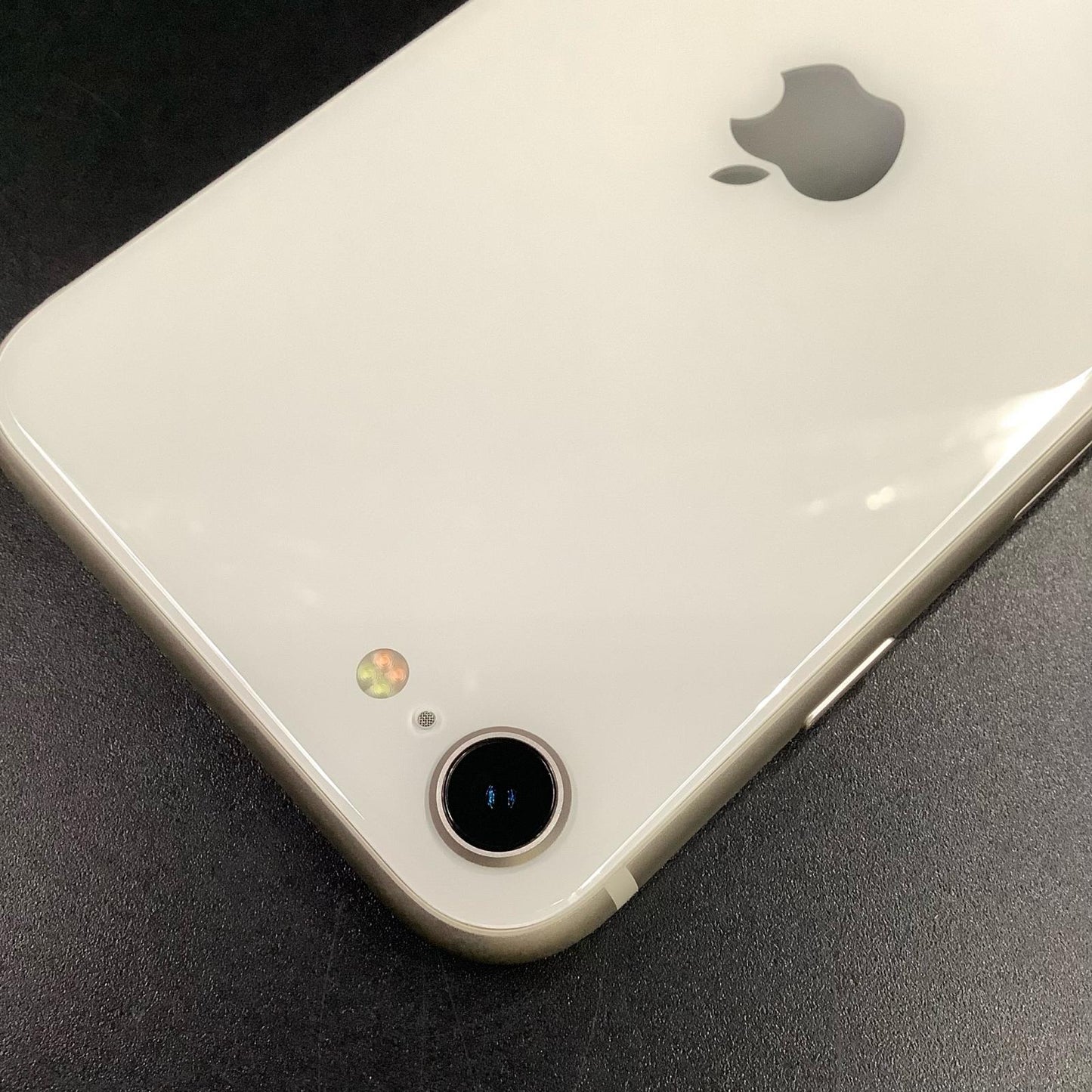 【全額返金保証】【最速発送】Apple iPhone iPhone SE (第3世代) 64GB Starlight au 白ロム 動作確認済 96%