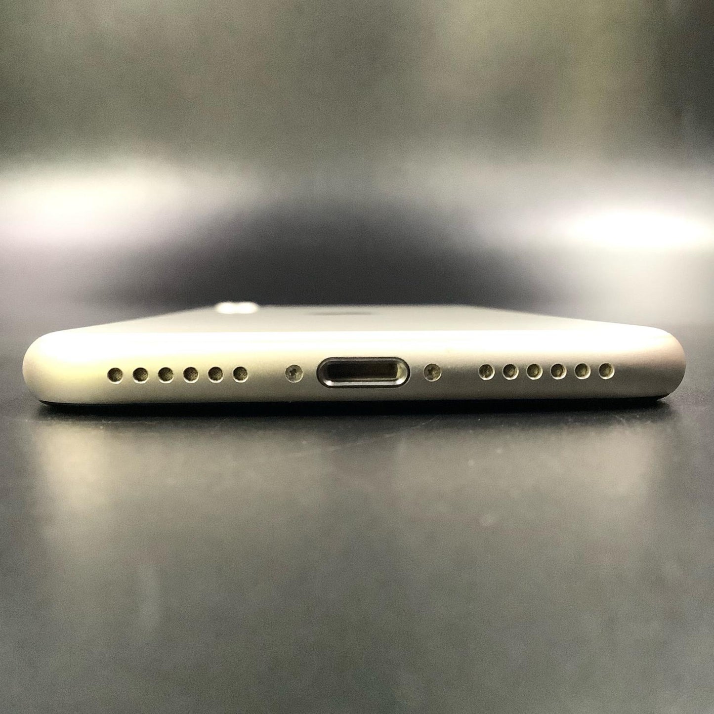 【全額返金保証】【最速発送】Apple iPhone iPhone SE (第3世代) 64GB Starlight au 白ロム 動作確認済 86%