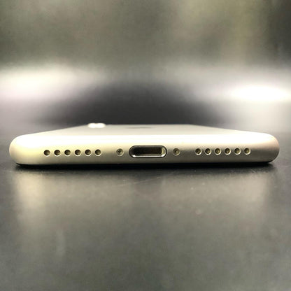 【全額返金保証】【最速発送】Apple iPhone iPhone SE (第3世代) 64GB Starlight au 白ロム 動作確認済 86%