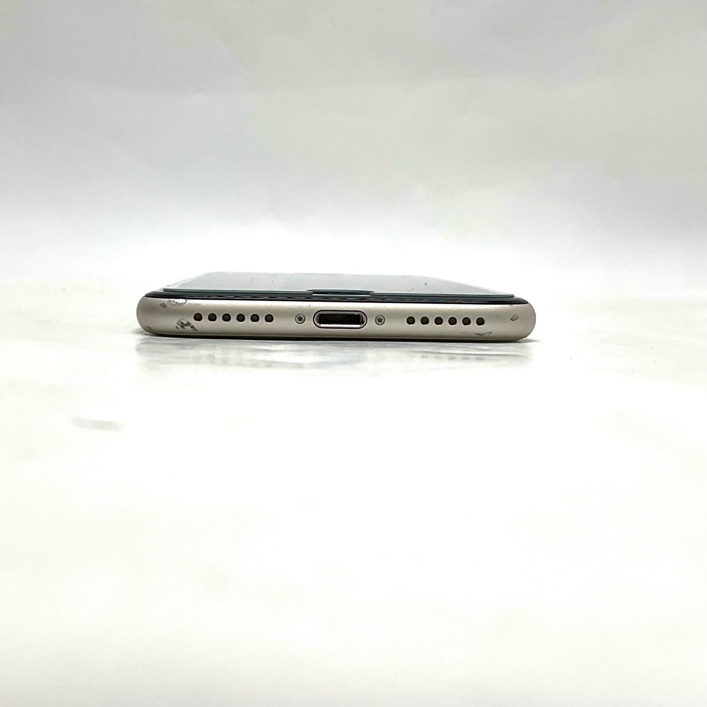 【全額返金保証】【最速発送】Apple iPhone iPhone SE（第3世代） 64GB ホワイト au 白ロム 動作確認済 86%