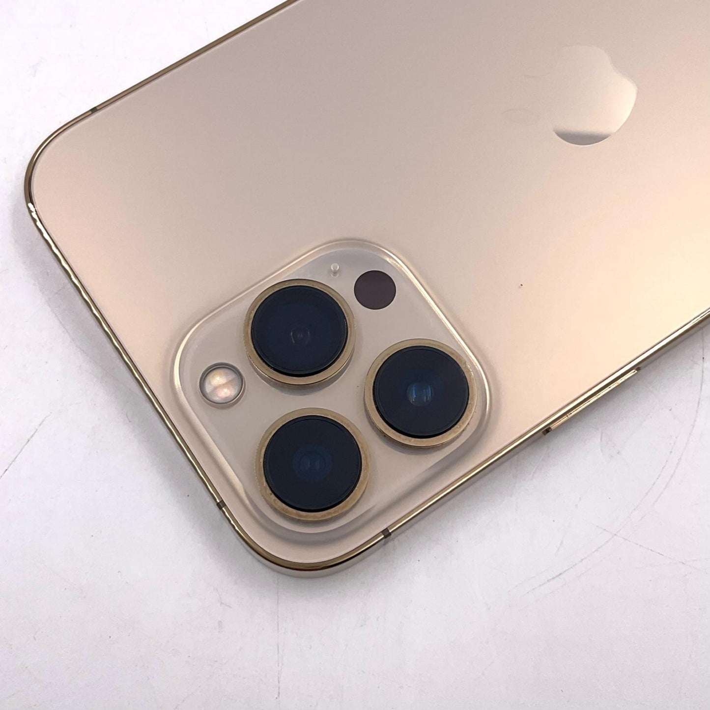 【全額返金保証】【最速発送】Apple iPhone iPhone 13 Pro Max 128GB ゴールド docomo 白ロム 動作確認済 83%