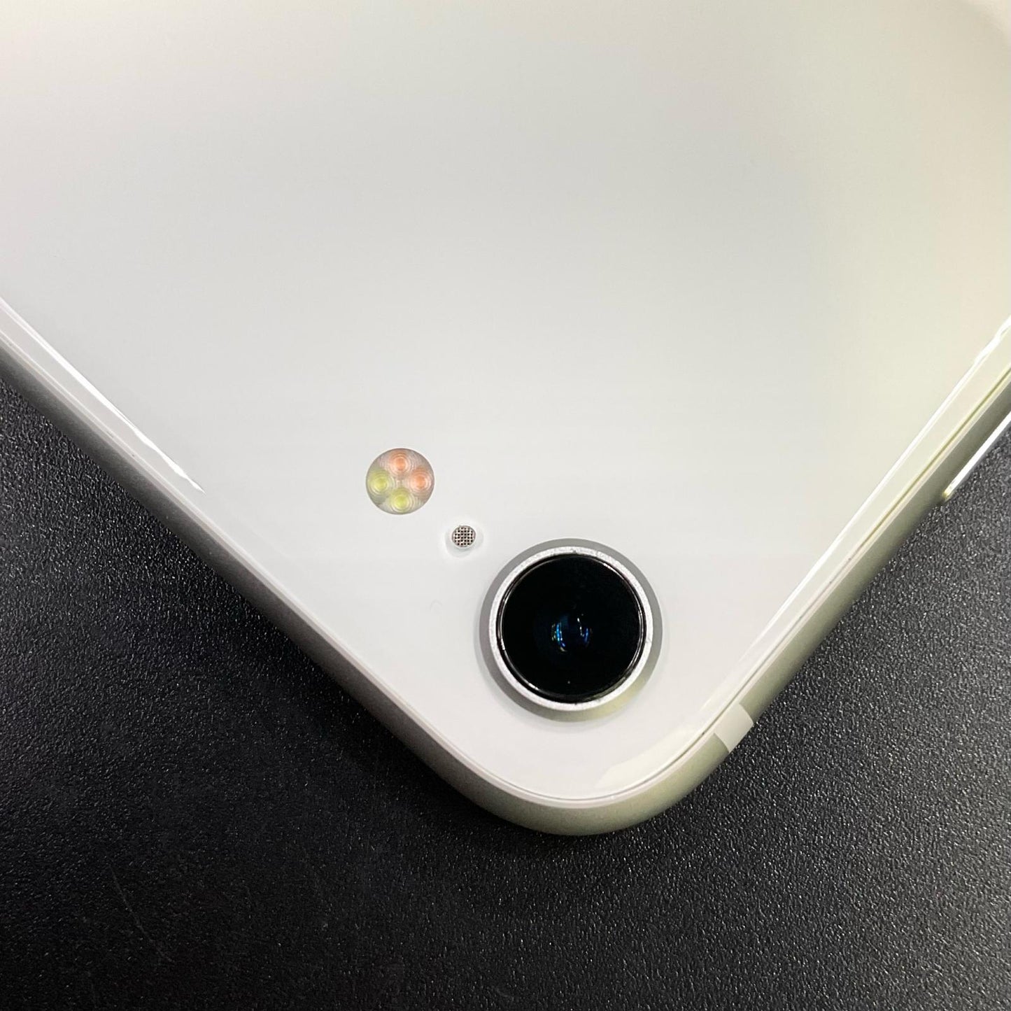 【全額返金保証】【最速発送】Apple iPhone iPhone SE（第2世代） 64GB ホワイト Softbank 白ロム 美品 動作確認済 85%