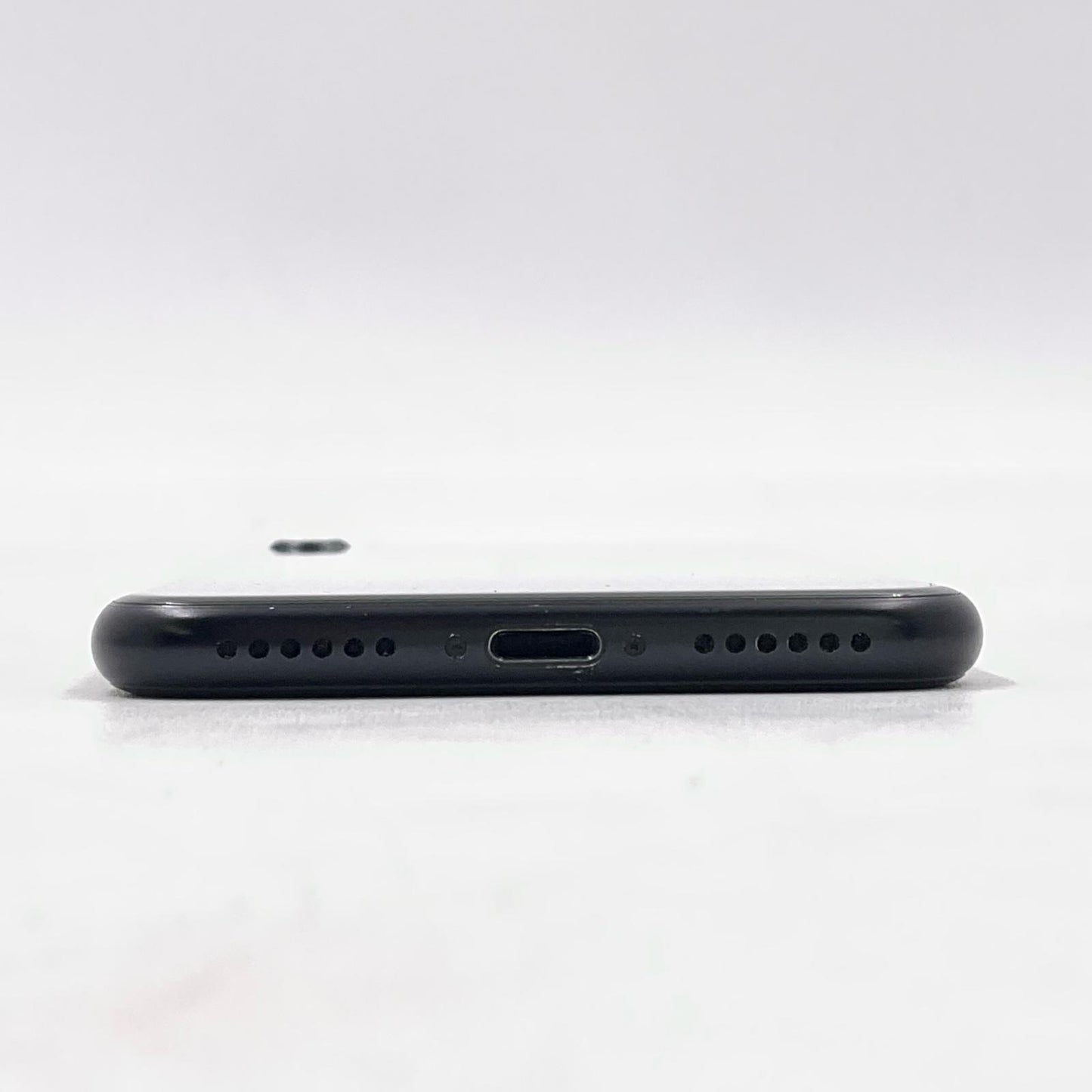 【全額返金保証】【最速発送】Apple iPhone iPhone SE（第2世代） 64GB ブラック docomo 白ロム 動作確認済 89%