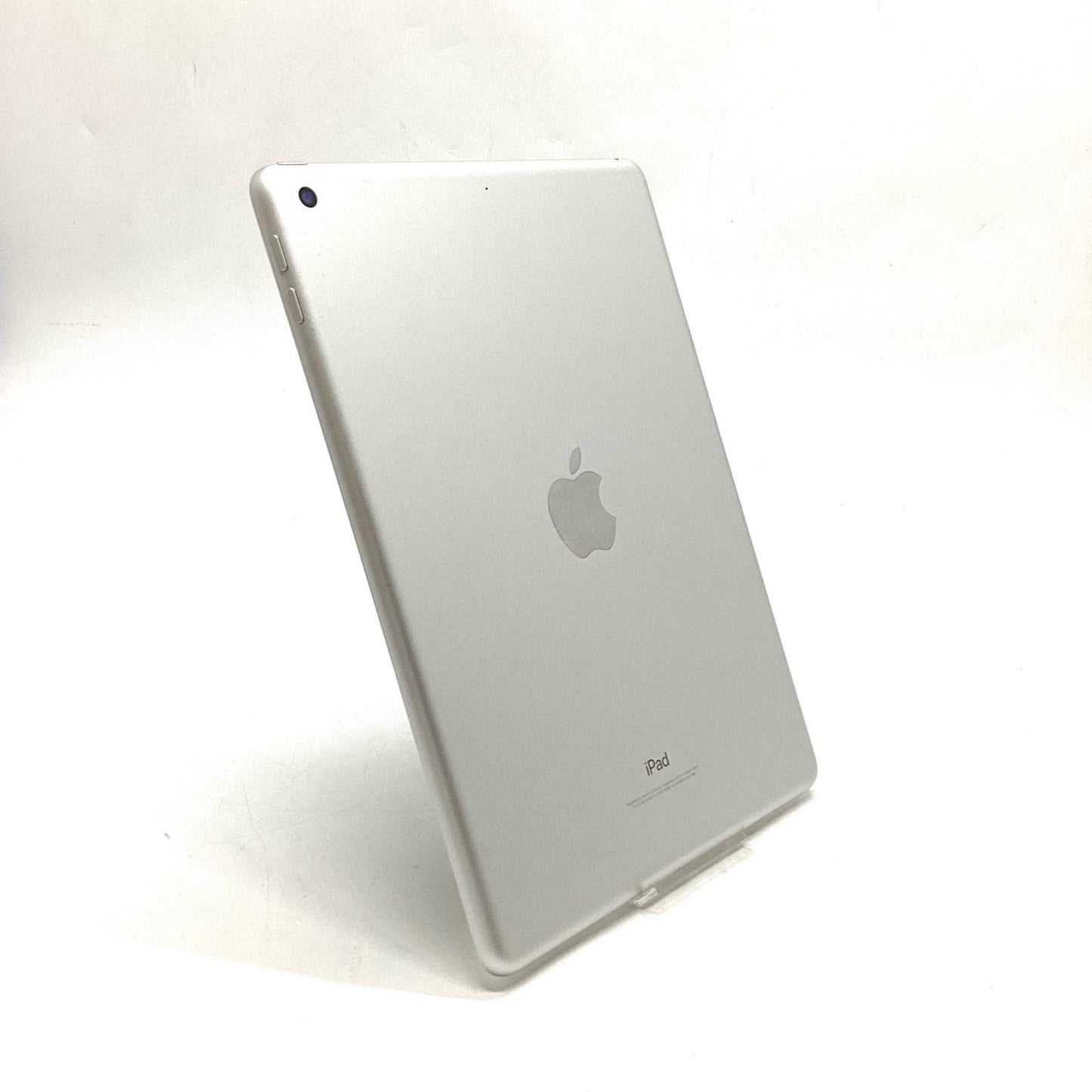 【全額返金保証】【最速発送】Apple iPad iPad 9.7インチ 第6世代 32GB シルバー Wi-Fi 白ロム 動作確認済