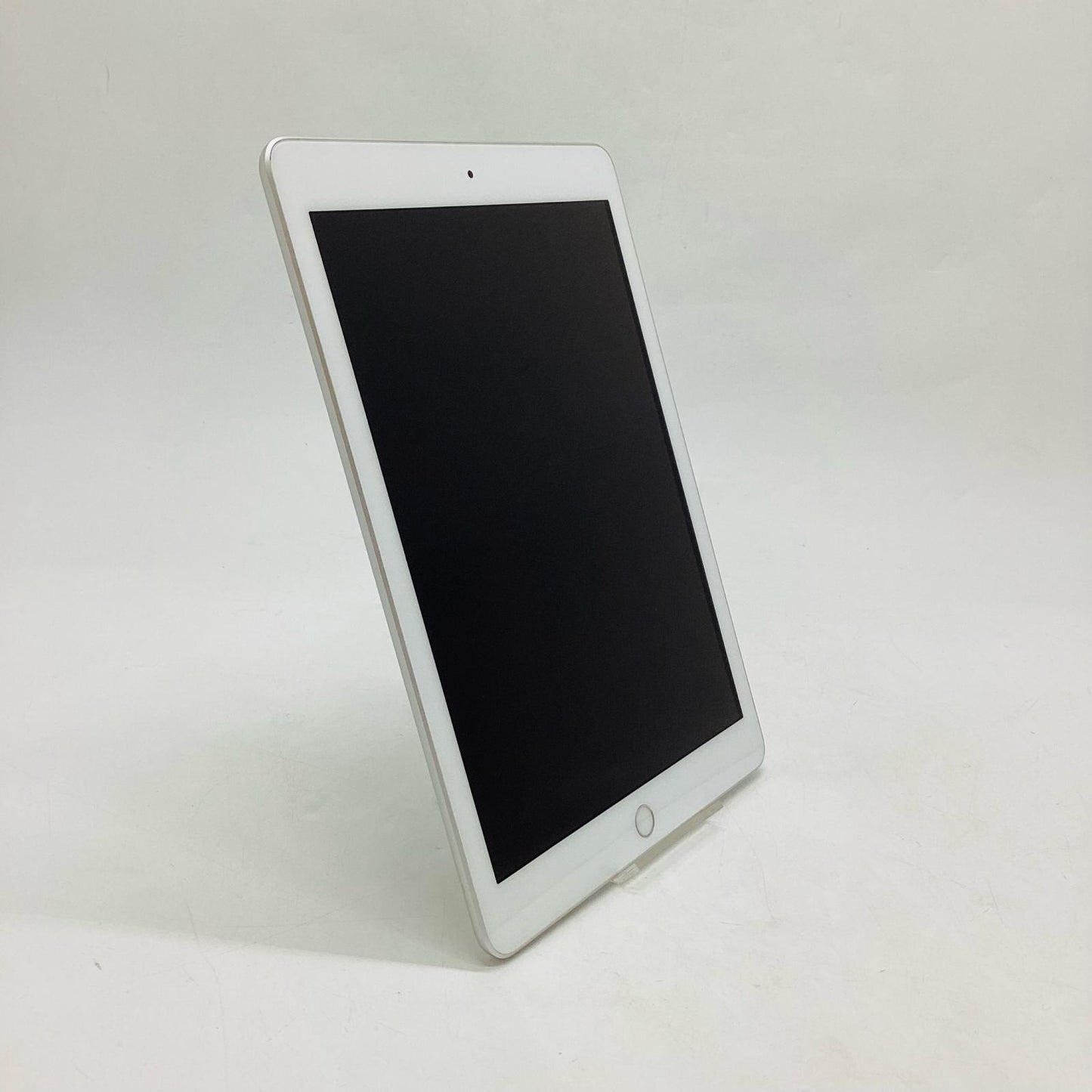 【全額返金保証】【最速発送】Apple iPad iPad 9.7インチ 第6世代 32GB シルバー Wi-Fi 白ロム 動作確認済