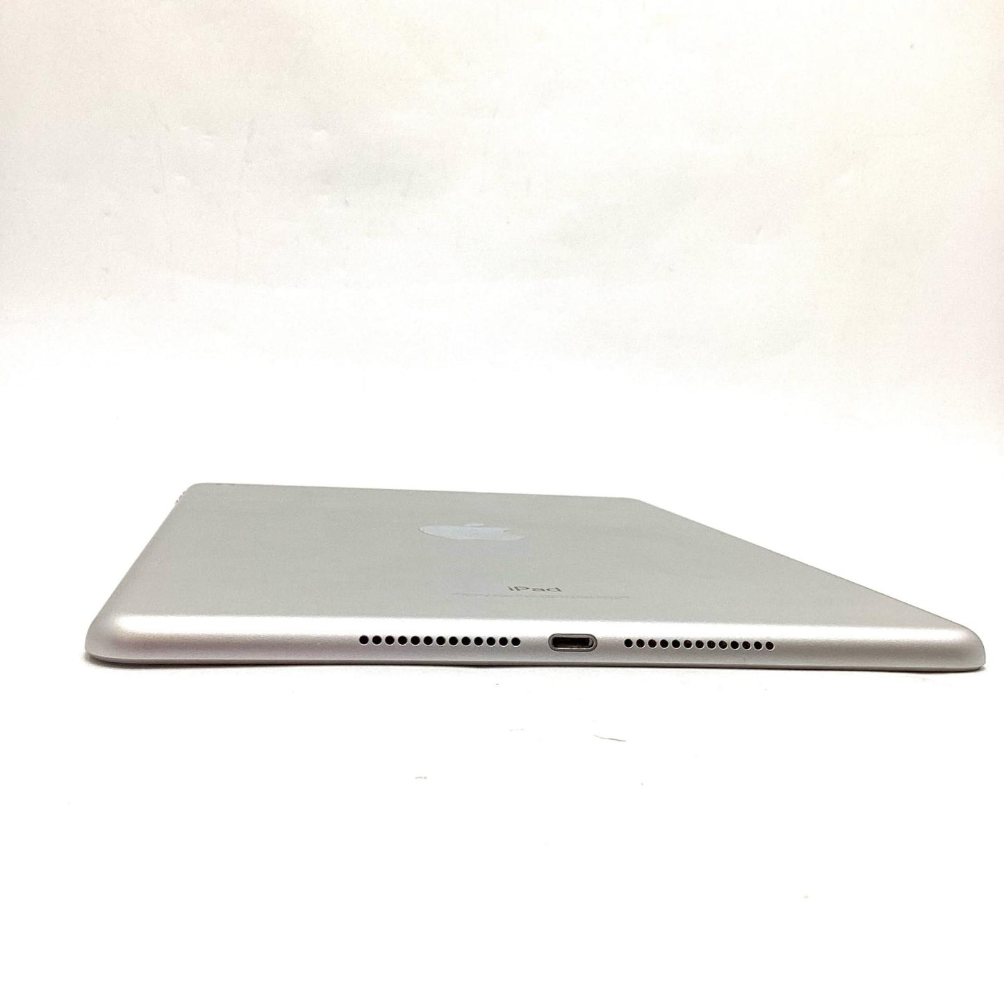 【全額返金保証】【最速発送】Apple iPad iPad 9.7インチ 第6世代 32GB シルバー Wi-Fi 白ロム 動作確認済