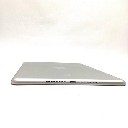 【全額返金保証】【最速発送】Apple iPad iPad 9.7インチ 第6世代 32GB シルバー Wi-Fi 白ロム 動作確認済