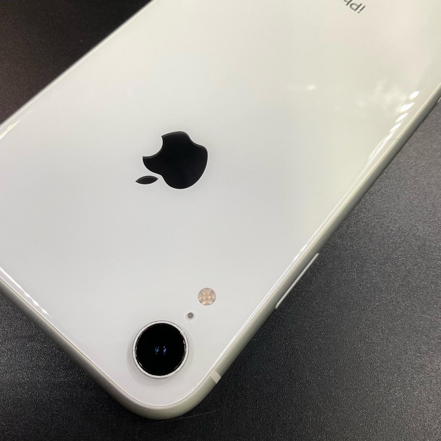 【全額返金保証】【最速発送】Apple iPhone iPhone XR 64GB ホワイト au 白ロム 動作確認済 81%