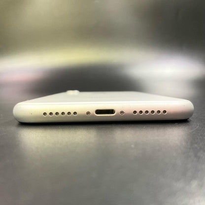 【全額返金保証】【最速発送】Apple iPhone iPhone XR 64GB ホワイト au 白ロム 動作確認済 81%
