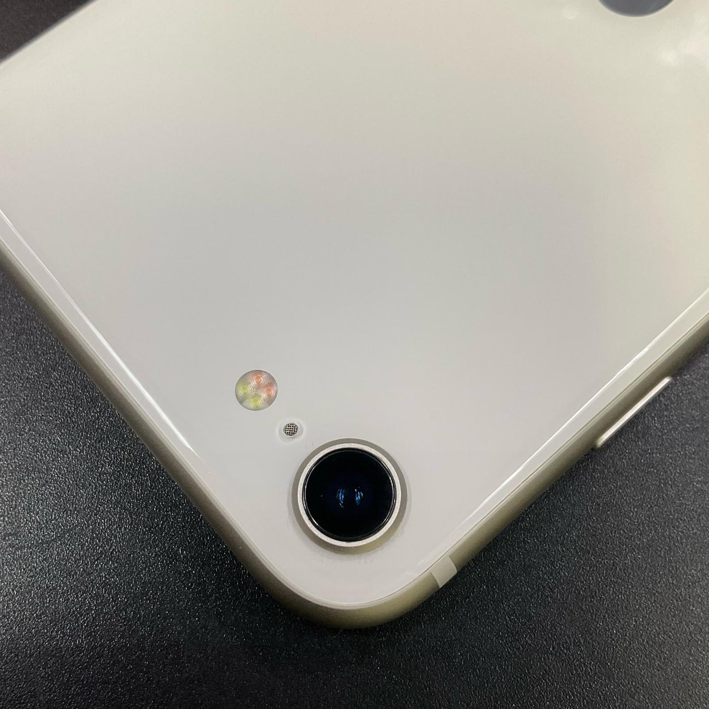 【全額返金保証】【最速発送】Apple iPhone iPhone SE（第3世代） 64GB スターライト Softbank SIMフリー 白ロム 美品 動作確認済 89%