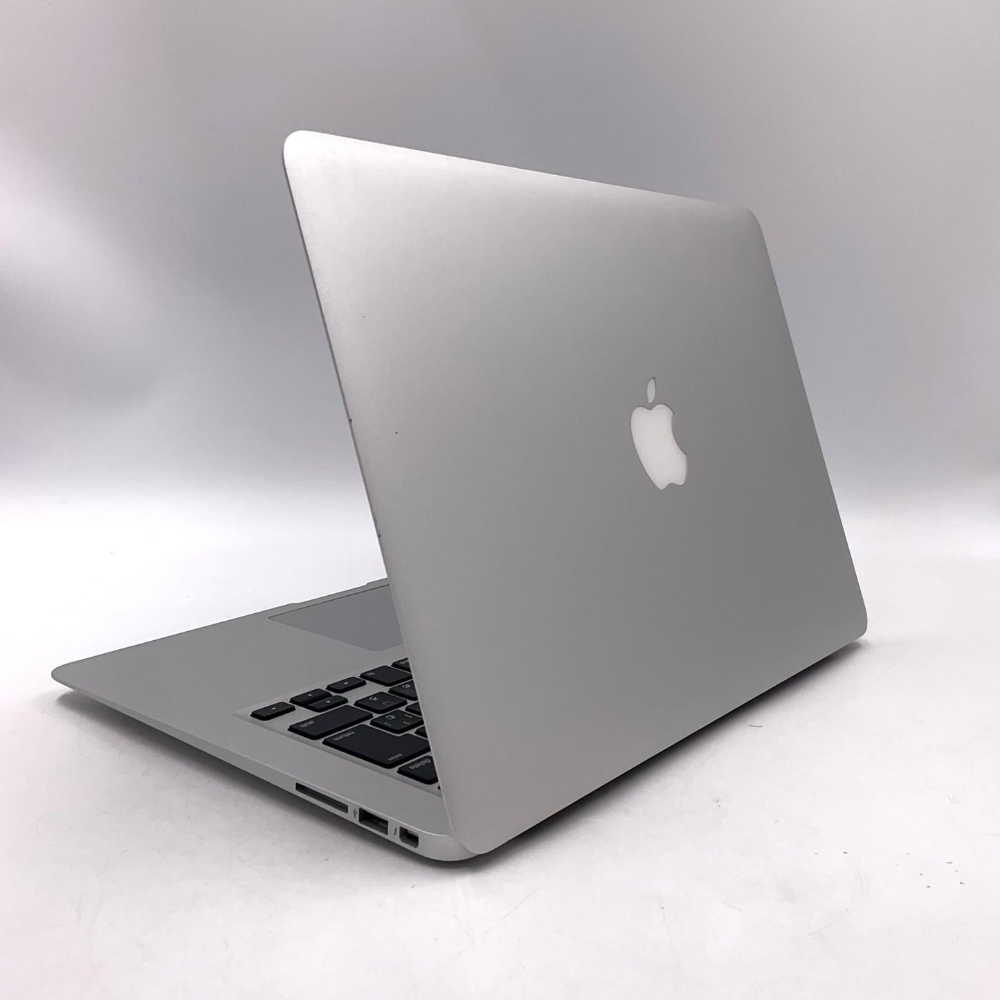 【最速発送】Apple MacBook Air 13.3インチ 2015 デュアルコア intel core i5 8GB 256GB シルバー 16%【難有】