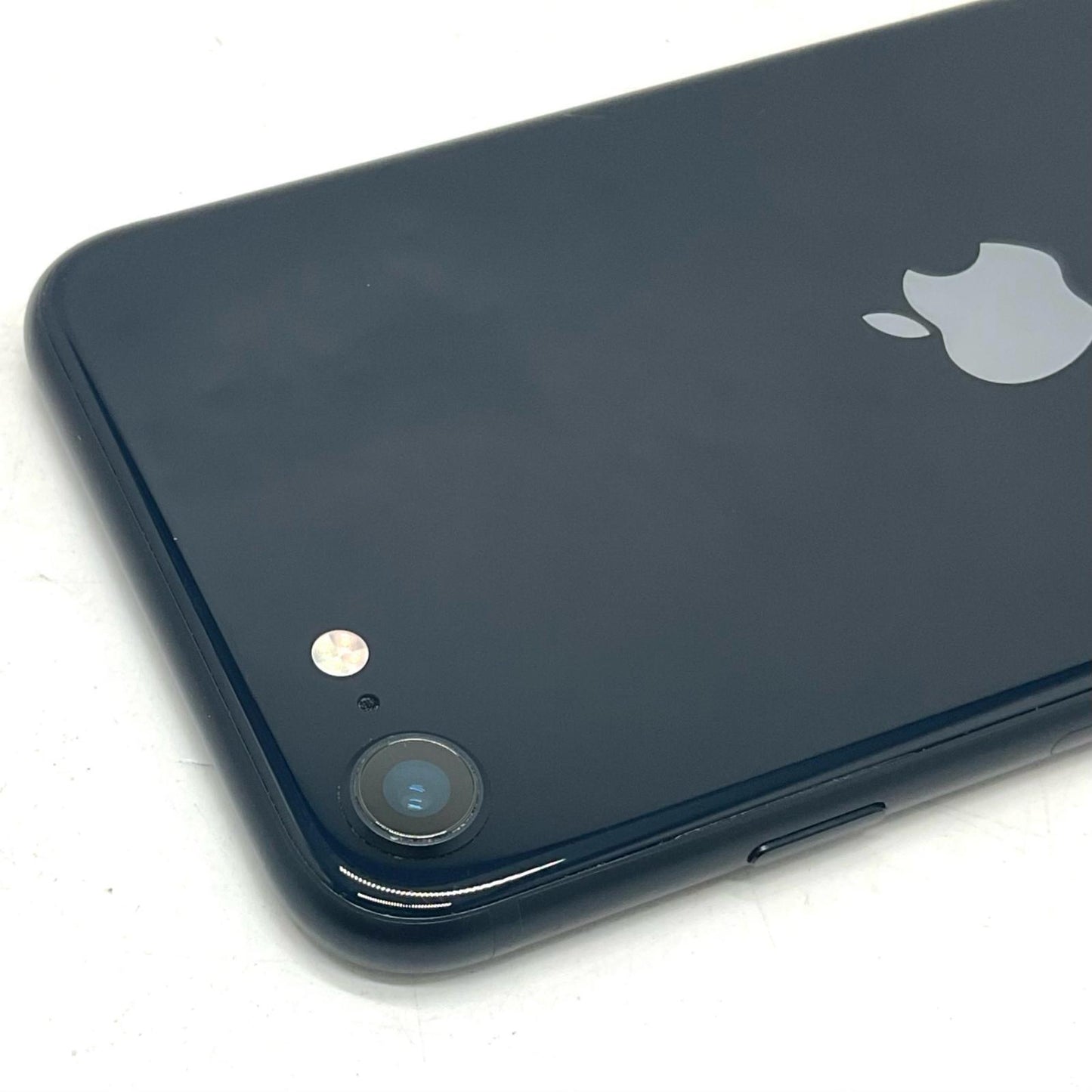 【全額返金保証】【最速発送】Apple iPhone iPhone SE（第3世代） 64GB ミッドナイト au 白ロム 美品 動作確認済 86%