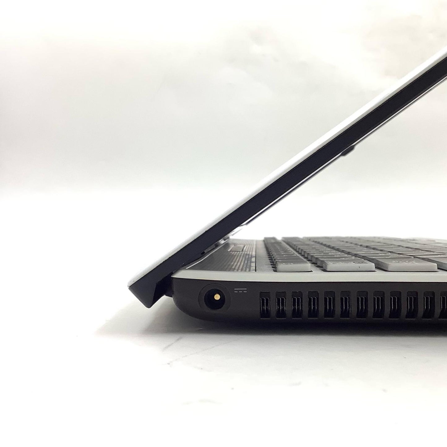 【最速発送】FUJITSU LIFEBOOK AH50/D3 FMVA50D3WP intel core i7-8565U 4GB M.2 SSD 256GB 65%【難有】