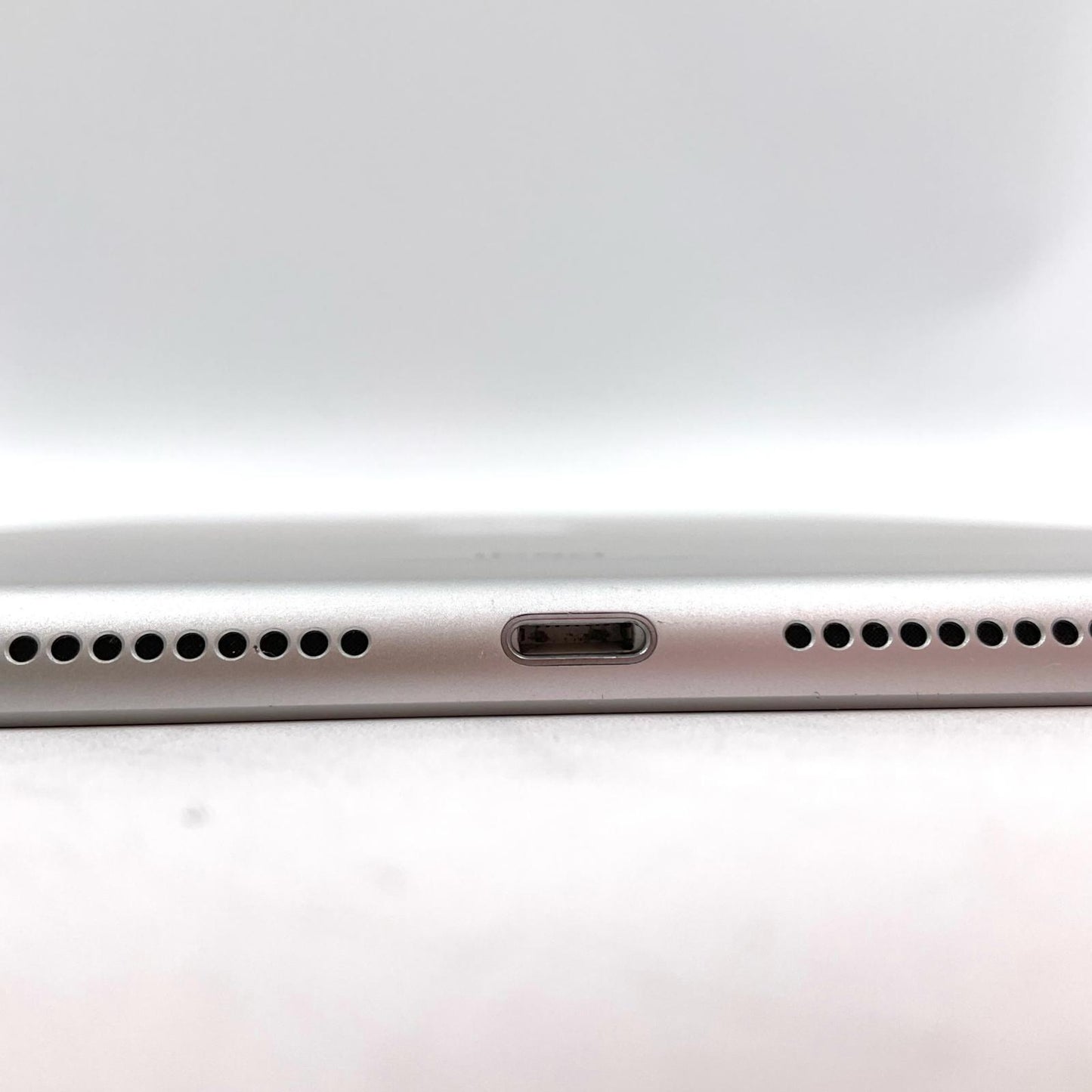 【全額返金保証】【最速発送】Apple iPad iPad 10.2インチ 第9世代 64GB シルバー Wi-Fi 美品 動作確認済