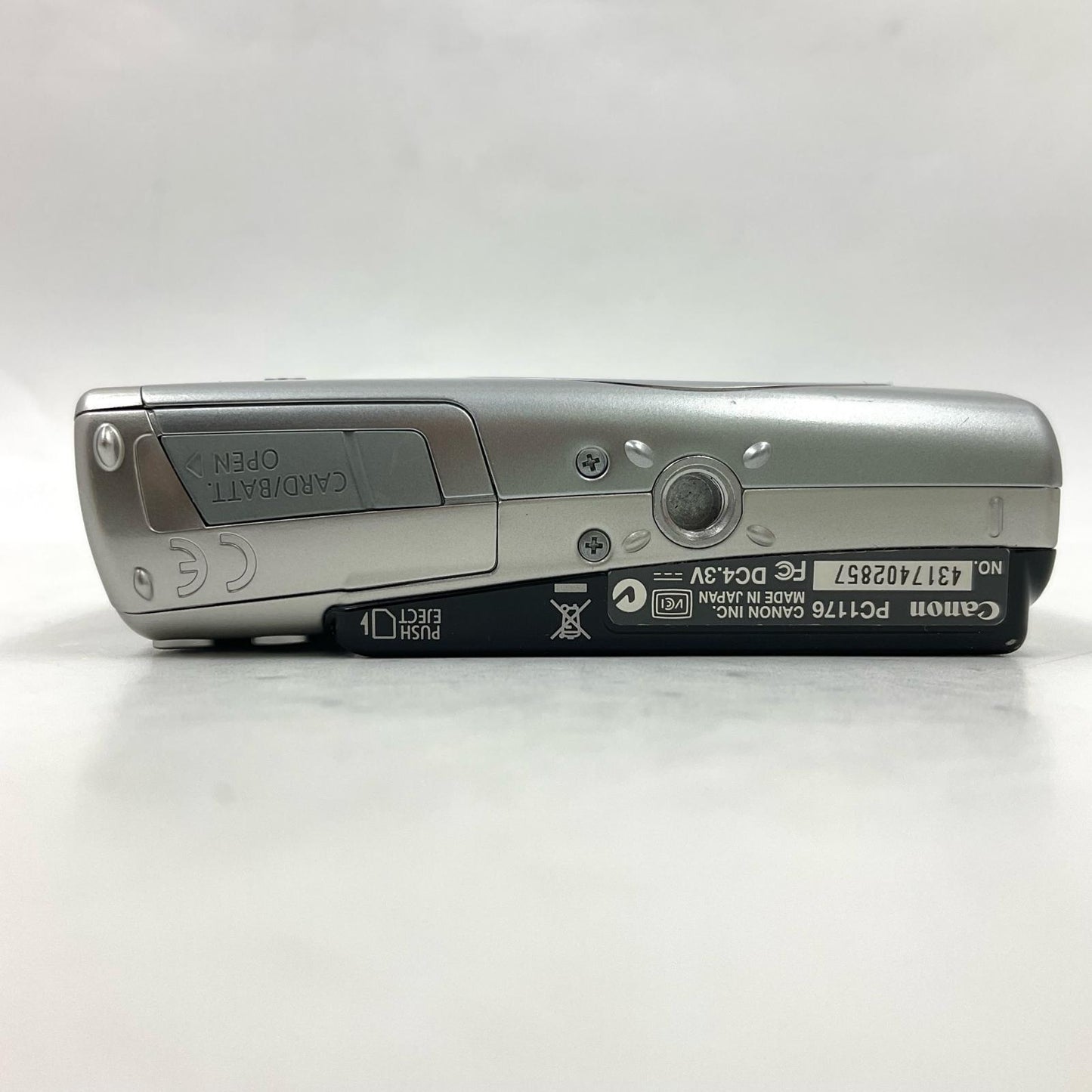 【全額返金保証】【最速発送】Canon コンパクトデジタルカメラ IXY DIGITAL 800 IS [シルバー] 動作確認済