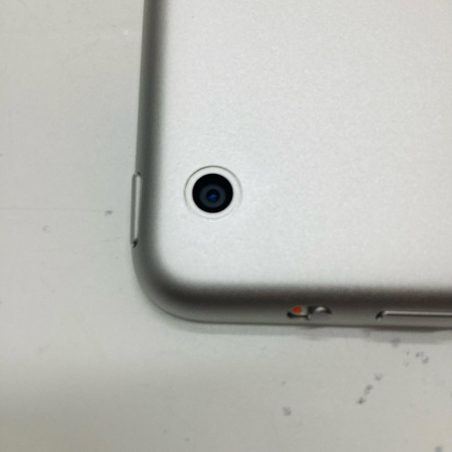 【全額返金保証】【最速発送】Apple iPad mini 7.9インチ 第2世代 32GB シルバー Wi-Fi 美品 動作確認済