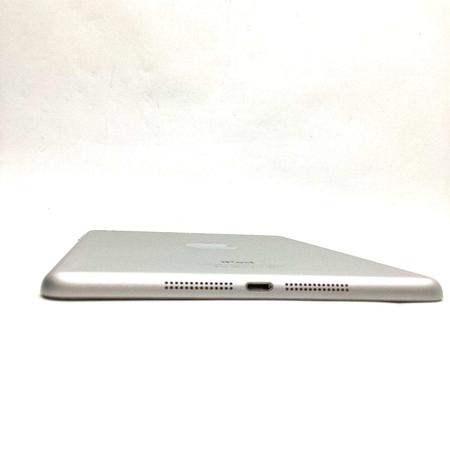 【全額返金保証】【最速発送】Apple iPad mini 7.9インチ 第2世代 32GB シルバー Wi-Fi 美品 動作確認済