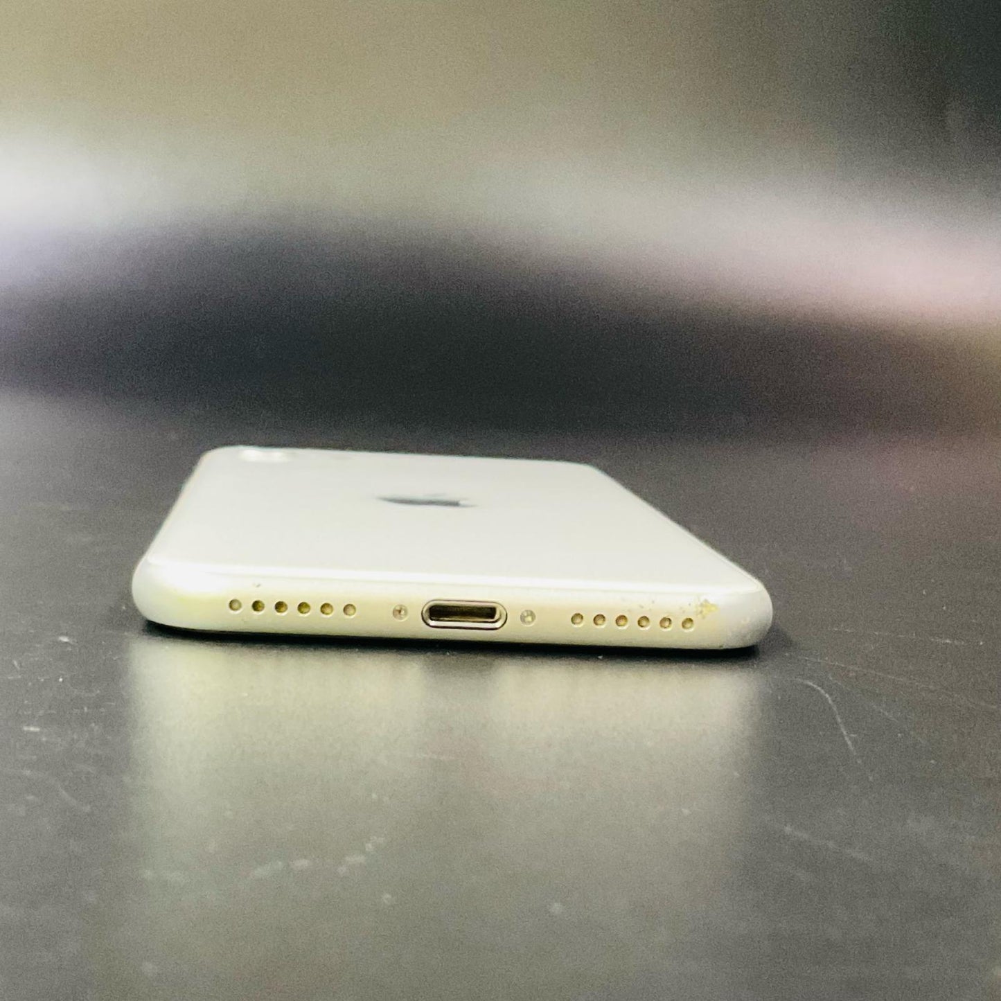 【全額返金保証】【最速発送】Apple iPhone iPhone SE（第2世代） 64GB ホワイト Softbank 白ロム 動作確認済 73%