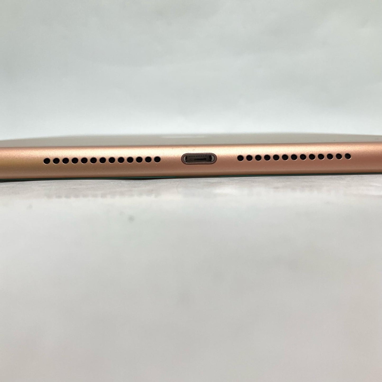 【全額返金保証】【最速発送】Apple iPad iPad 9.7インチ 第6世代 128GB ゴールド WiFi+Cellular docomo 白ロム 美品 動作確認済