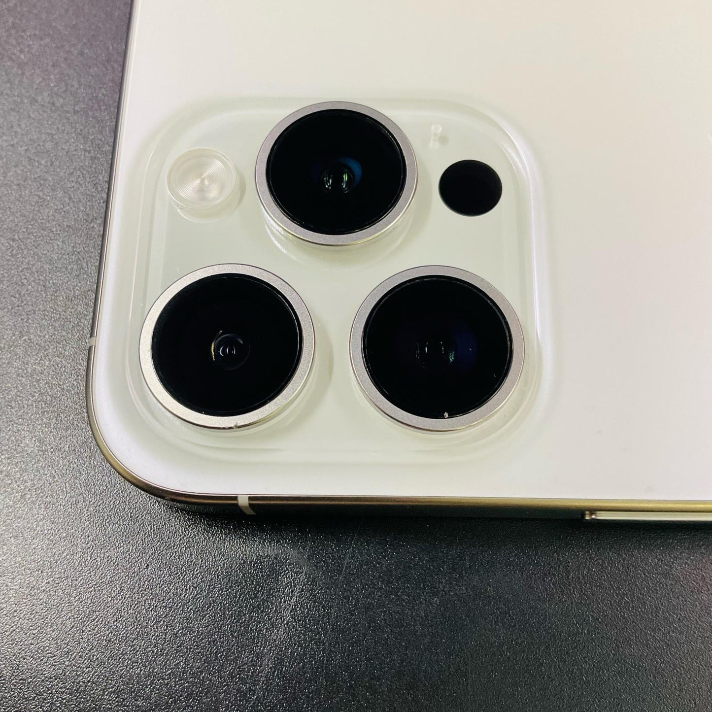 【全額返金保証】【最速発送】Apple iPhone iPhone 15 Pro 128GB スペースグレイ Softbank 白ロム 美品 動作確認済 84%