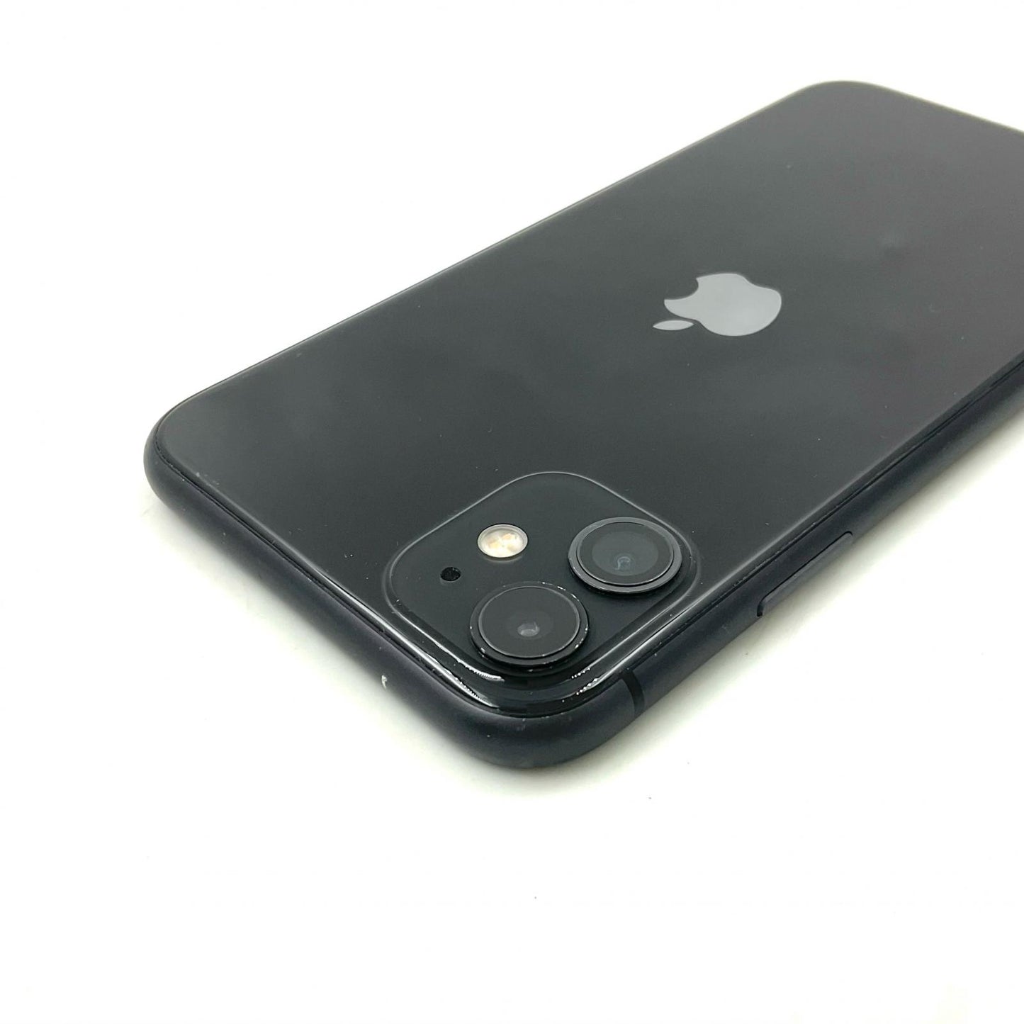 【全額返金保証】【最速発送】Apple iPhone iPhone 11 128GB ブラック docomo 白ロム 動作確認済 74%