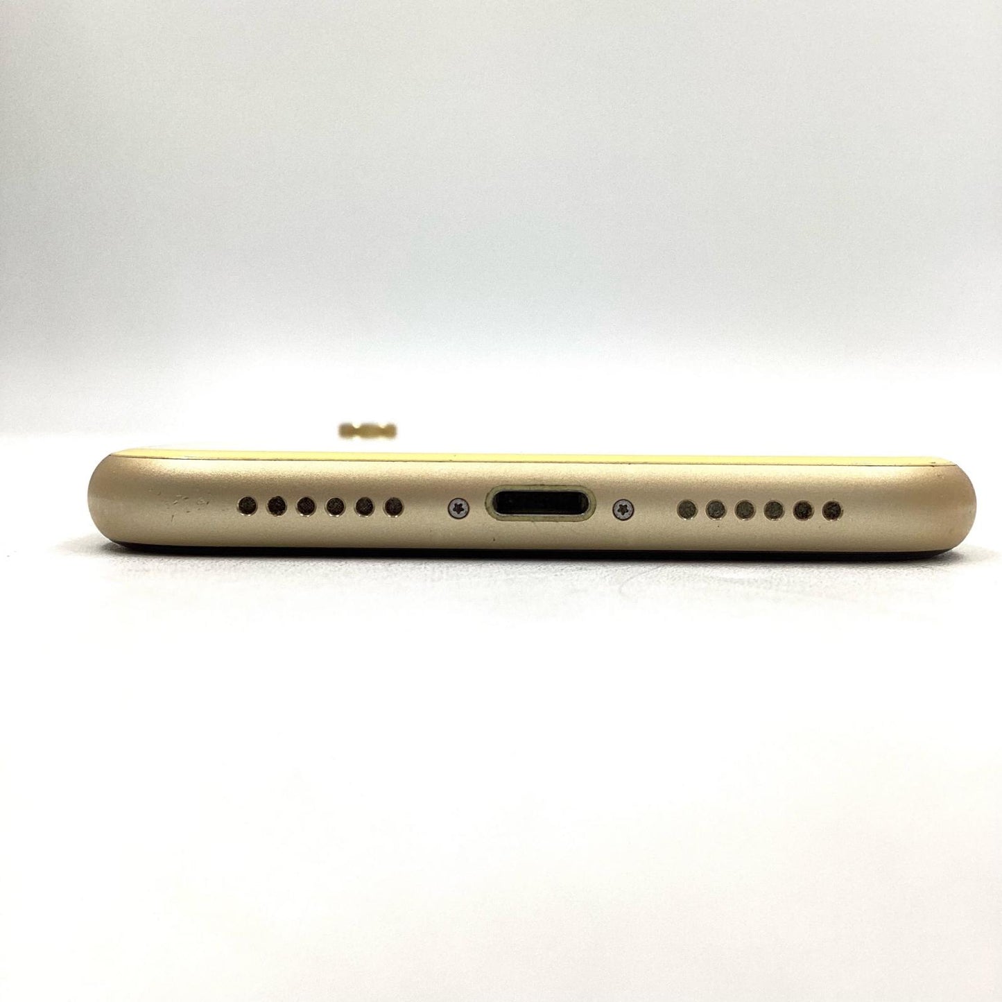 【全額返金保証】【最速発送】Apple iPhone iPhone XR 128GB イエロー docomo 白ロム 動作確認済 75%