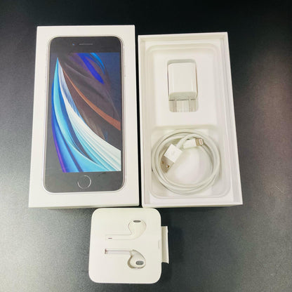 【全額返金保証】【最速発送】Apple iPhone iPhone SE（第2世代） 64GB ホワイト docomo 白ロム 動作確認済 83%