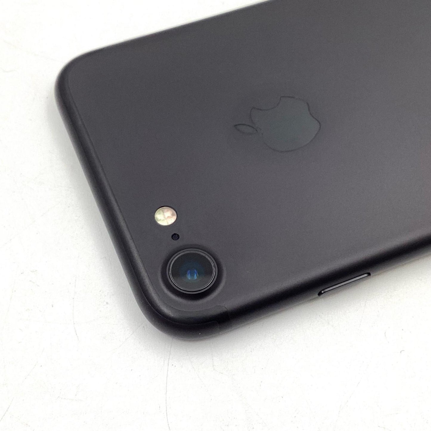 【全額返金保証】【最速発送】Apple iPhone iPhone 7 32GB ブラック au 白ロム 美品 動作確認済 94%