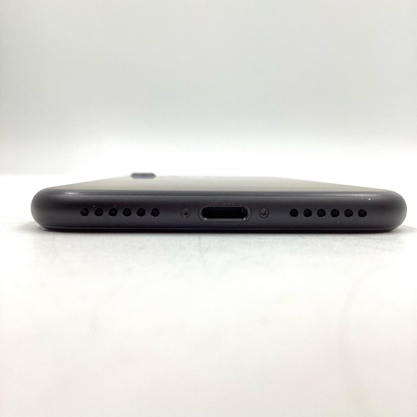 【全額返金保証】【最速発送】Apple iPhone iPhone 7 32GB ブラック au 白ロム 美品 動作確認済 94%