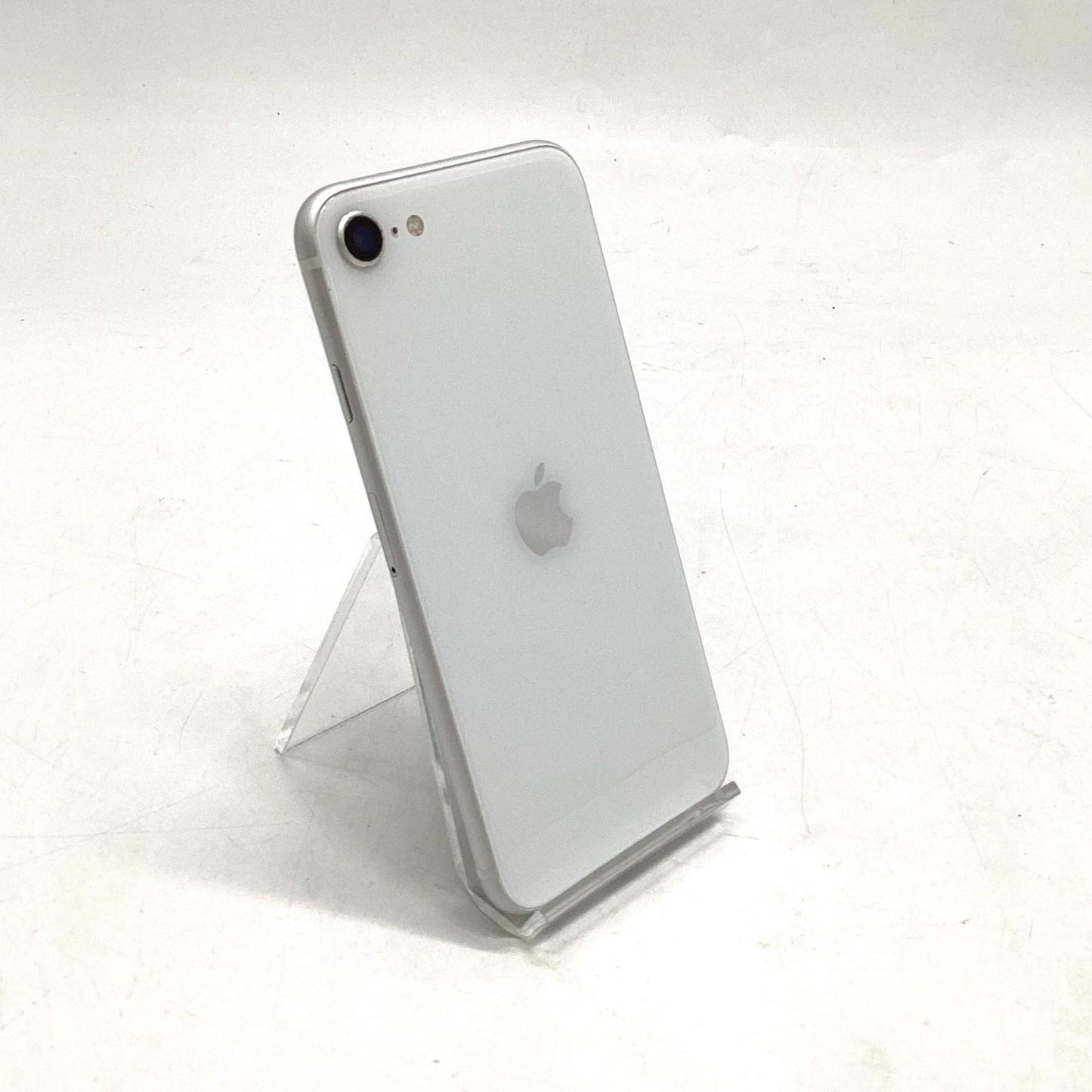 【全額返金保証】【最速発送】Apple iPhone iPhone SE（第2世代） 64GB ホワイト docomo 白ロム 動作確認済 79%