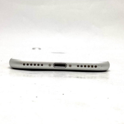 【全額返金保証】【最速発送】Apple iPhone iPhone SE（第2世代） 64GB ホワイト docomo 白ロム 動作確認済 79%
