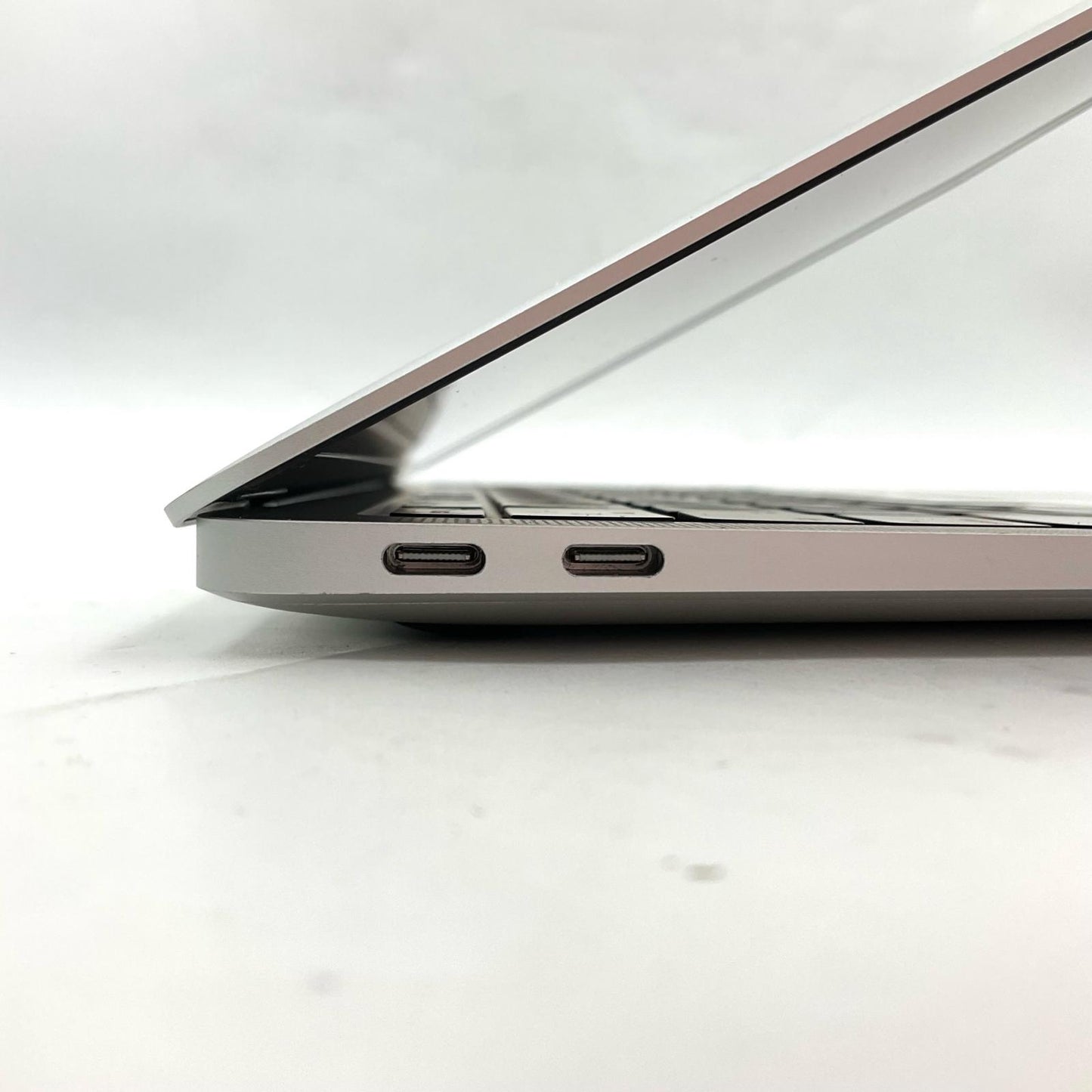 【全額返金保証】【最速発送】Apple MacBook Air 13.3インチ 2020 Apple M1 8GB 256GB シルバー 96% 動作確認済