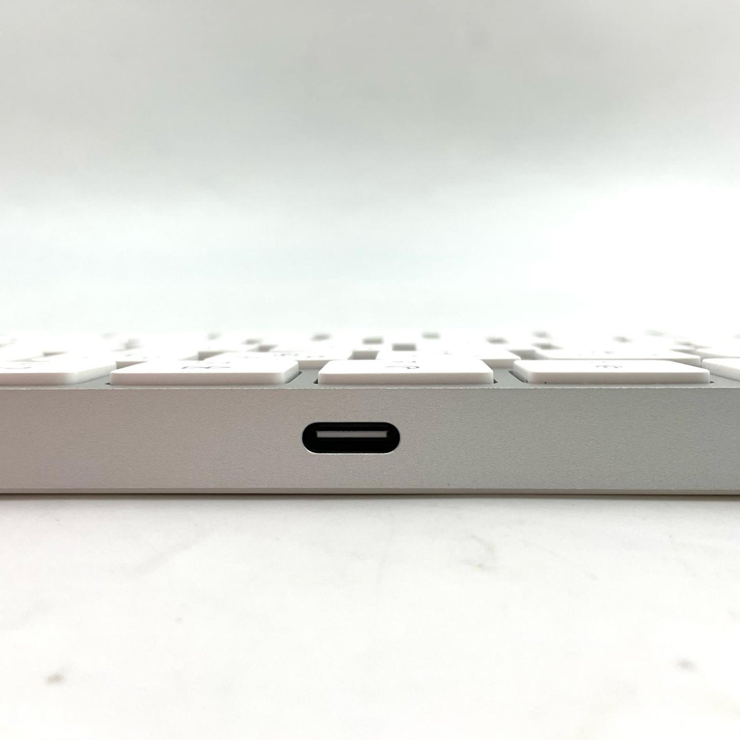 【全額返金保証】【最速発送】Apple Magic Keyboard (USB-C) MXCL3J/A A3203 美品 動作確認済