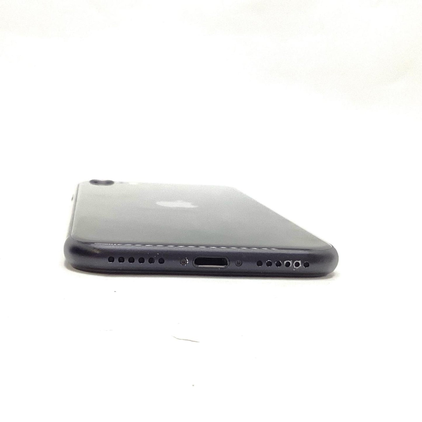 【全額返金保証】【最速発送】Apple iPhone iPhone SE（第2世代） 128GB ブラック docomo 白ロム 動作確認済 77%