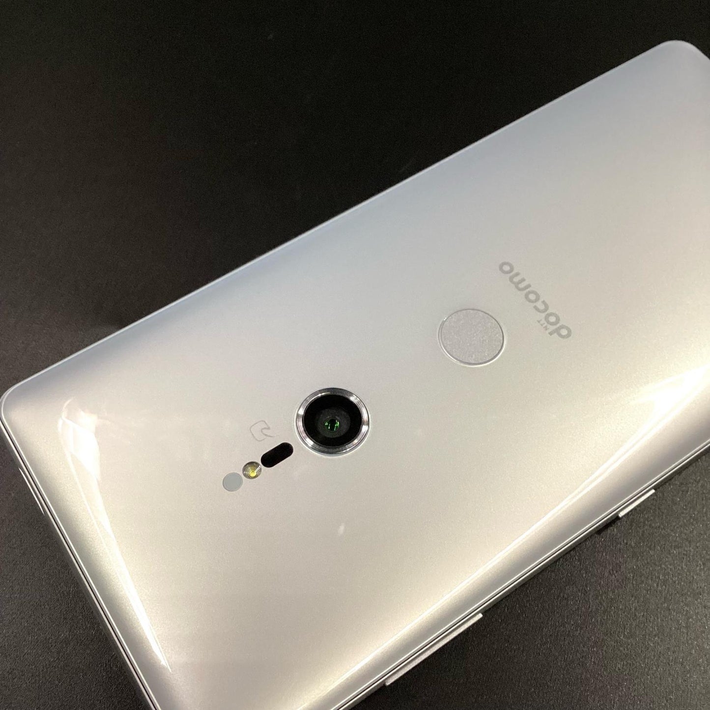 【全額返金保証】【最速発送】Sony Xperia XZ3 64GB ホワイトシルバー docomo SO-01L 白ロム 超美品 動作確認済