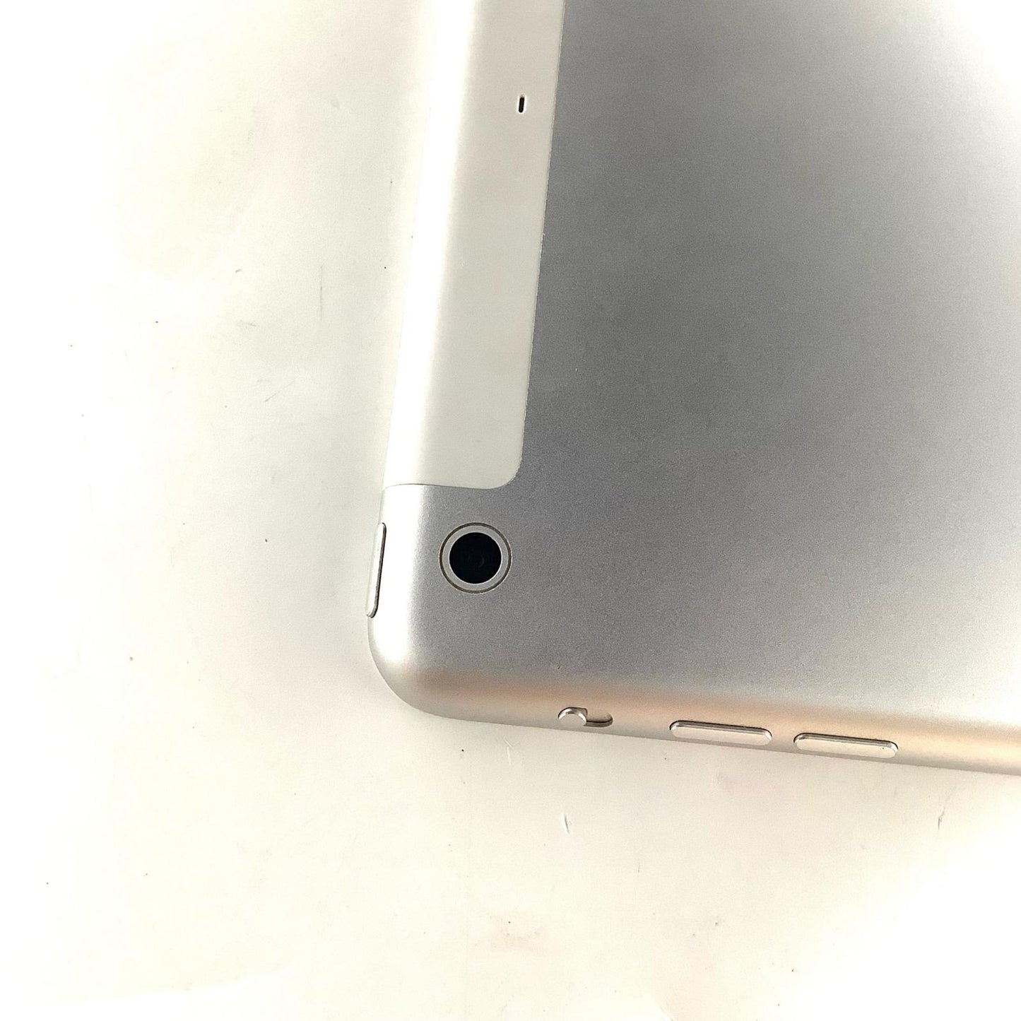 【全額返金保証】【最速発送】Apple iPad mini 7.9インチ 第2世代 32GB シルバー WiFi+Cellular docomo 白ロム 美品 動作確認済