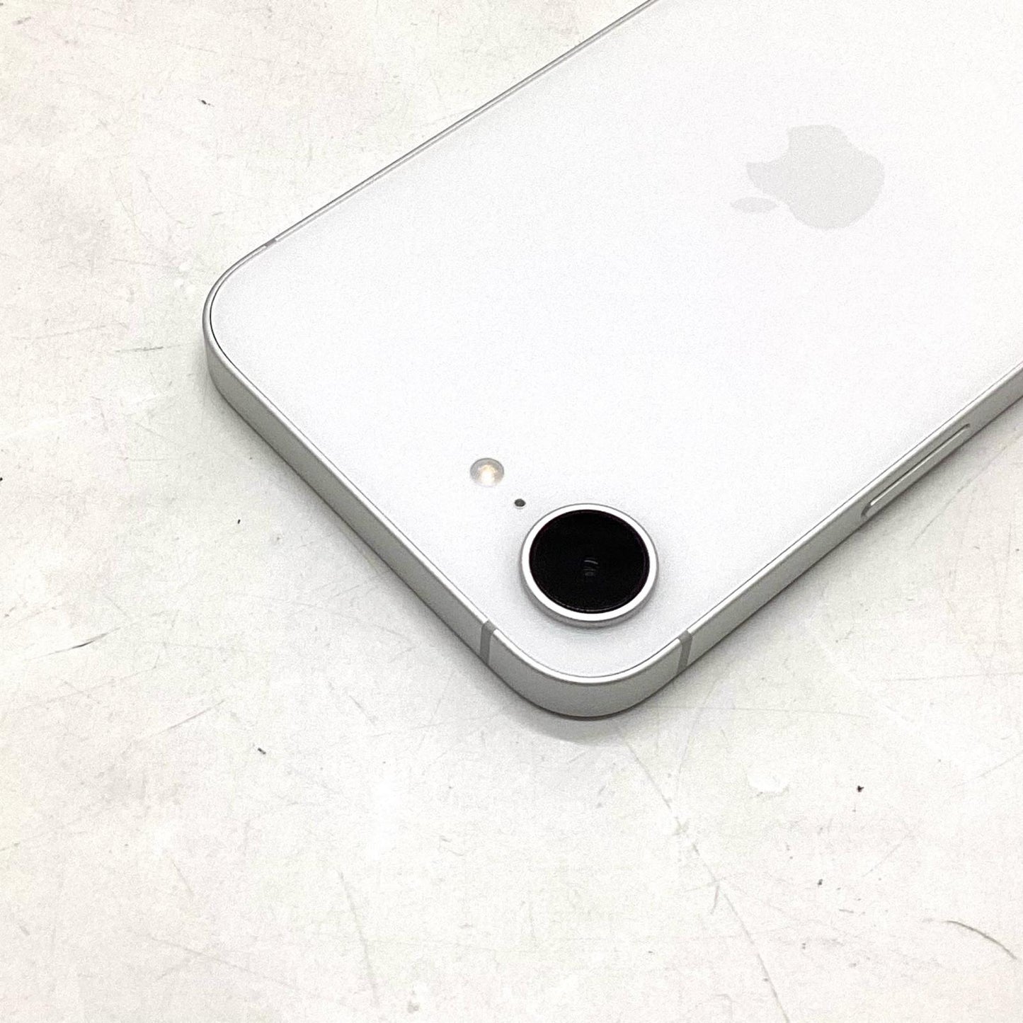 【全額返金保証】【最速発送】Apple iPhone iPhone 16e 256GB ホワイト au SIMフリー 美品 動作確認済 100%