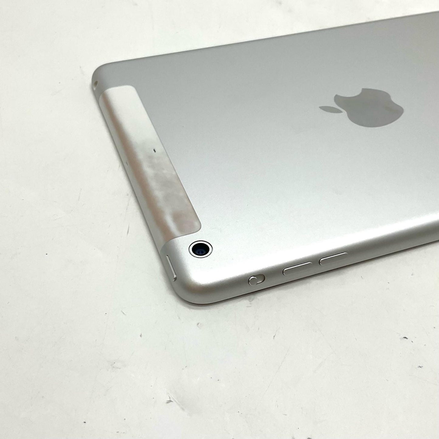 【全額返金保証】【最速発送】Apple iPad iPad mini 2 7.9インチ 第2世代 16GB シルバー WiFi+Cellular au 白ロム 美品 動作確認済
