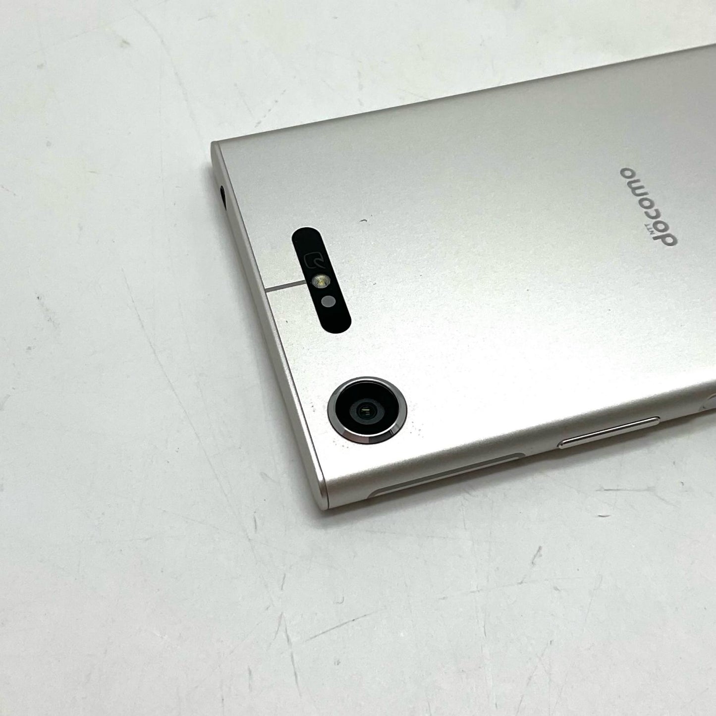 【全額返金保証】【最速発送】Sony Xperia XZ1 64GB ウォームシルバー docomo SO-01K 白ロム 動作確認済