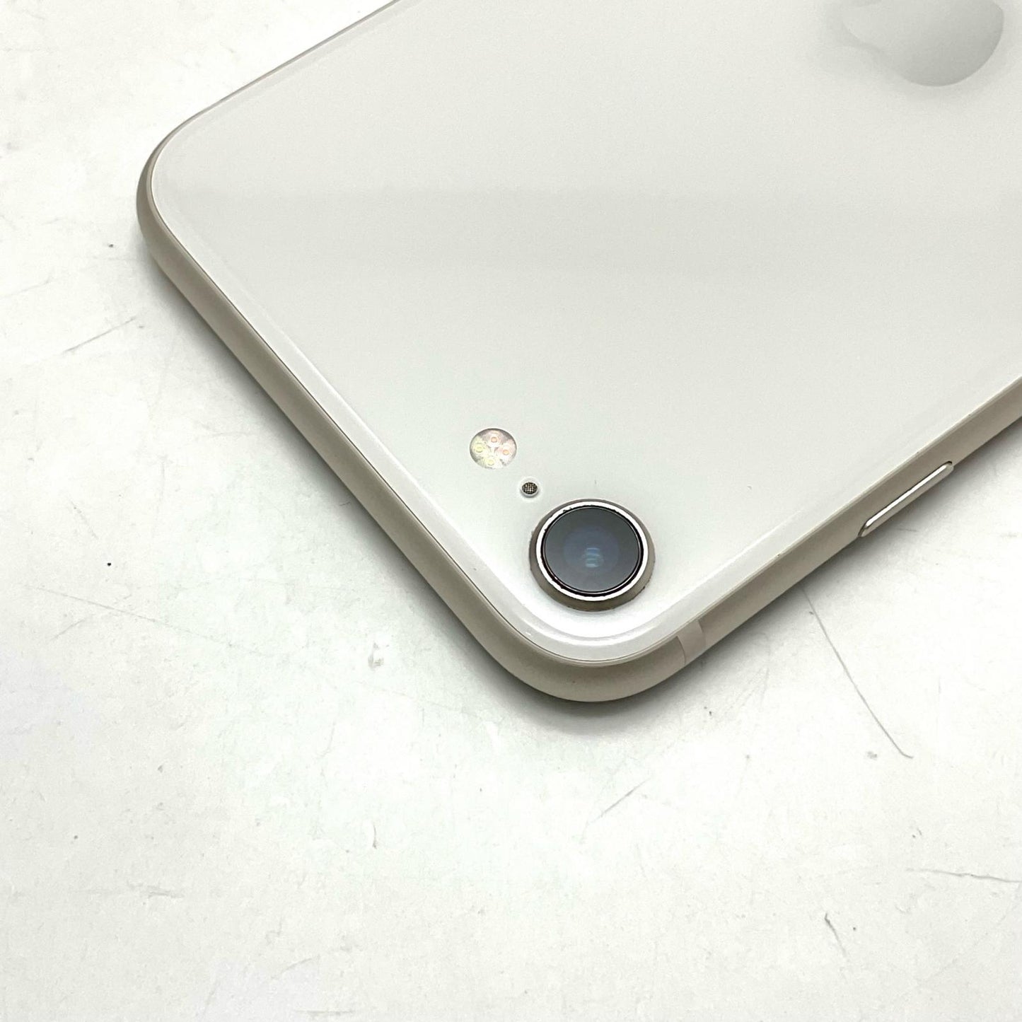 【全額返金保証】【最速発送】Apple iPhone iPhone SE（第3世代） 64GB スターライト au 白ロム 動作確認済 75%