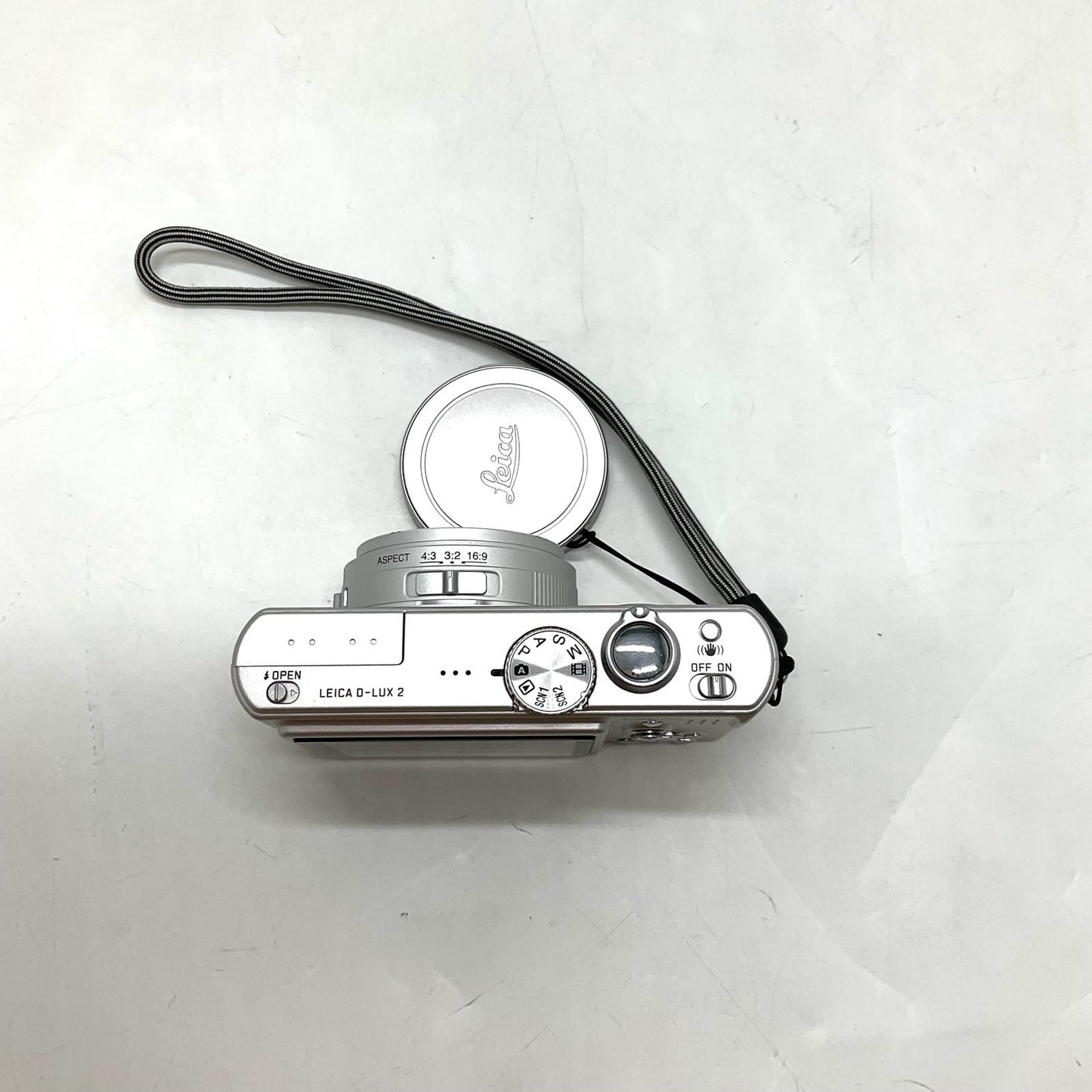 【全額返金保証】【最速発送】Leica コンパクトデジタルカメラ D-LUX 2 美品 動作確認済