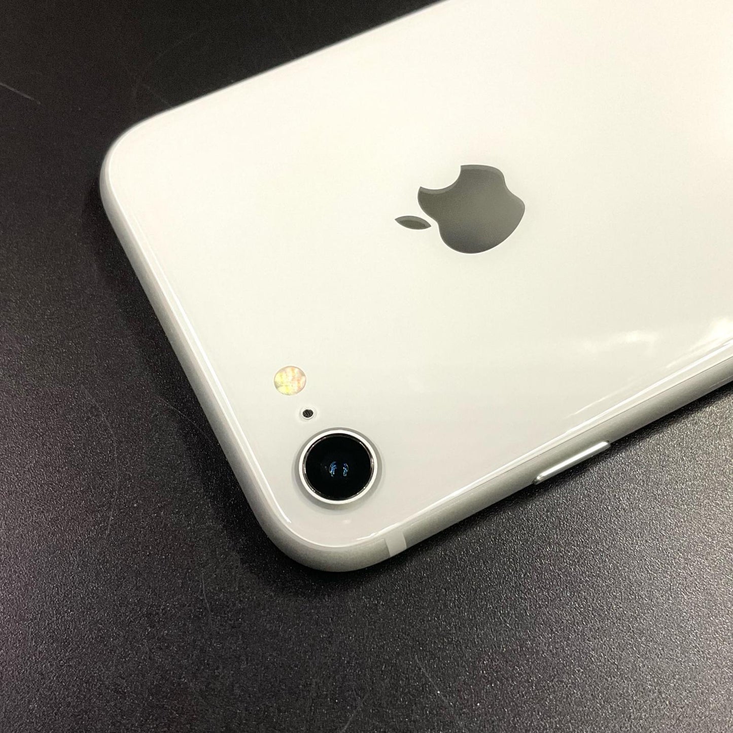 【最速発送】Apple iPhone iPhone 8 64GB シルバー docomo 白ロム【難有】 100%