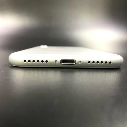 【最速発送】Apple iPhone iPhone 8 64GB シルバー docomo 白ロム【難有】 100%