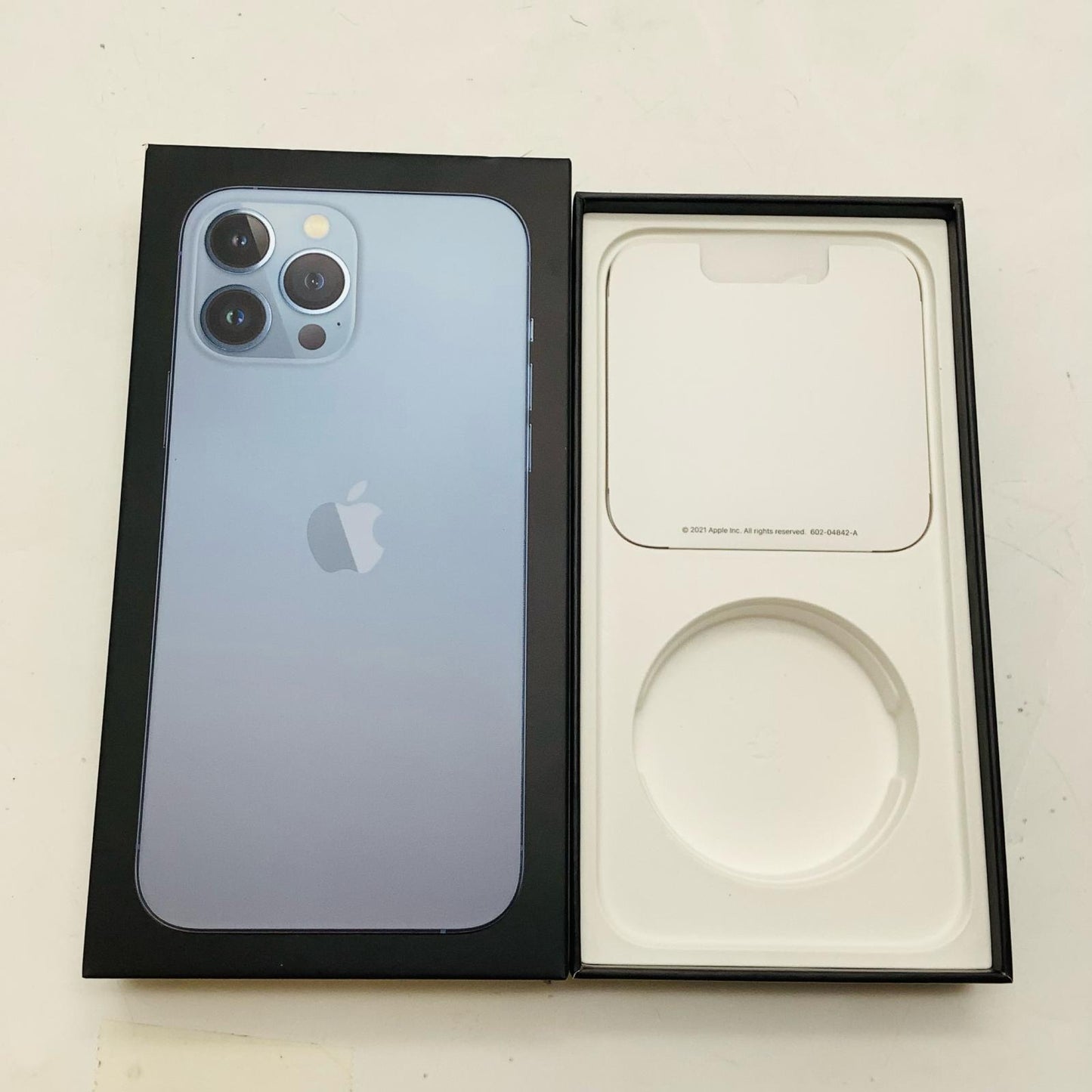 【全額返金保証】【最速発送】Apple iPhone iPhone 13 Pro Max 128GB シエラブルー au 動作確認済 84%