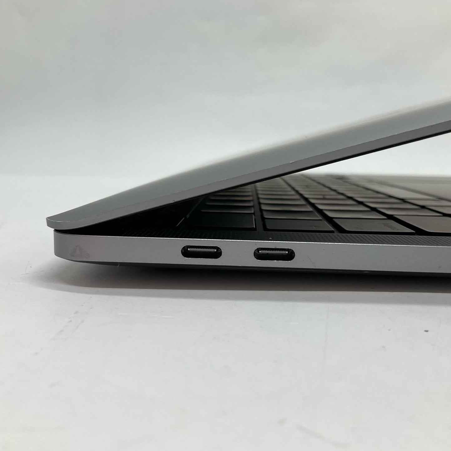【全額返金保証】【最速発送】Apple MacBook Pro 13.3インチ 2020 Apple M1 8GB 256GB スペースグレイ 86% 動作確認済